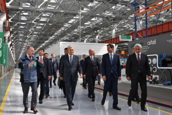 Фотография к новости: Тоқаев тұрмыстық техника өндірісімен танысты