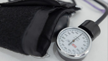 Фотография к новости: Биыл 10 мыңнан астам түлек дәрігер атанды