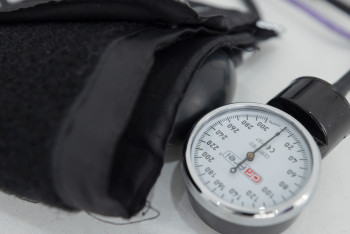 Фотография к новости: Биыл 10 мыңнан астам түлек дәрігер атанды