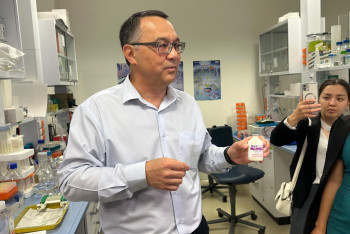 Фотография к новости: "Қатерлі ісіктің клеткасы өледі": Қазақстан препараты сынақтан сәтті өтті