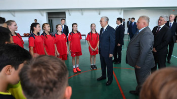 Фотография к новости: Тоқаев Шахтер ауылындағы әлеуметтік нысандардың жұмысымен танысты