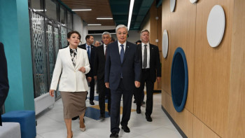 Фотография к новости: Президент «Кәусар» оқушылар сарайын аралап көрді