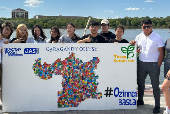 Фотография к новости: Қарағанды жастары пластикалық қақпақтардан облыс картасын жасады