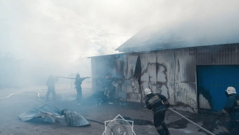 Фотография к новости: Атырауда қойма өртенді