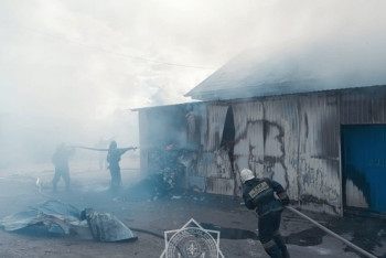 Фотография к новости: Атырауда қойма өртенді