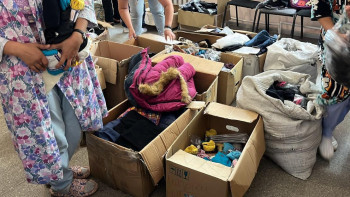 Фотография к новости: Шахтинскілік кәсіпкер 300 отбасының балаларын мектепке дайындады