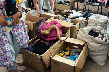 Фотография к новости: Шахтинскілік кәсіпкер 300 отбасының балаларын мектепке дайындады