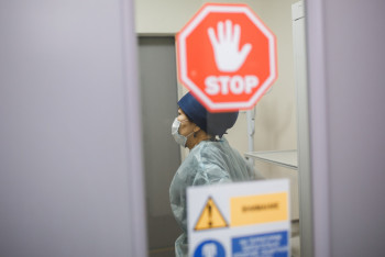 Фотография к новости: Коронавирус. Қазақстандықтар қайта бетперде тағатын болды