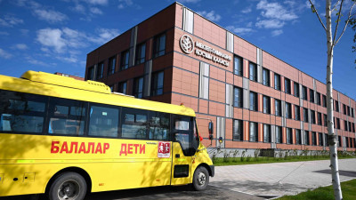 Тоқаев Қосшыдағы мектепке Қазақстанда шығарылған автобусты сыйға тартты