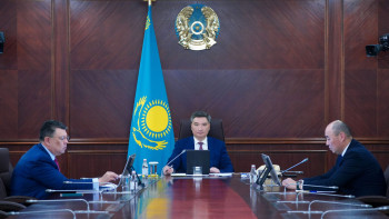 Фотография к новости: Олжас Бектенов қалпына келтіру жұмыстары туралы: Міндет мерзімінде орындалуы тиіс