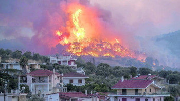 Фотография к новости: Грекиядағы орман өртінен 1200-ден астам ғимаратқа зақым келді
