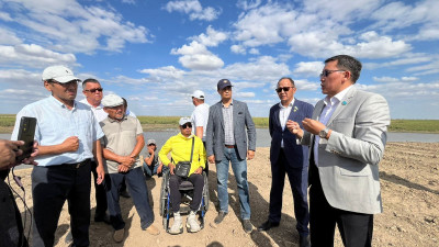 Мәжіліс депутаты Атырау облысында су тасқынынан зардап шеккендермен кездесті