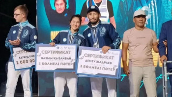 Фотография к новости: Назым Қызайбайға 3 бөлмелі пәтер сыйға берілді