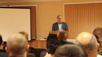 Фотография к новости: Мәжіліс депутаты ауыр жүк көліктері жүргізушілерімен кездесті