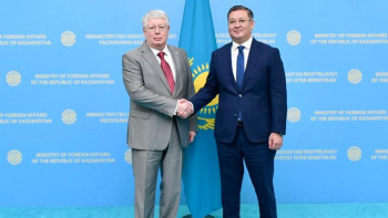 Фотография к новости: Қазақстан СІМ басшысы Ресей елшісімен кездесті