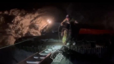 Алматы облысында экскаватор өзенге құлап кетті