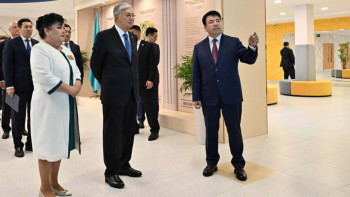 Фотография к новости: Президент Астанадағы бірқатар жаңа мектепті аралап көрді