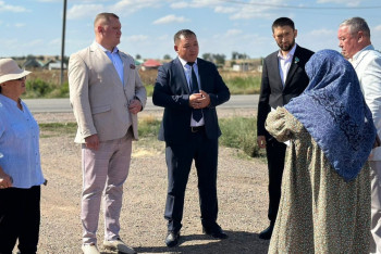 Фотография к новости: Ауыл тұрғындары депутатқа ауыз суға қатысты шағымын айтты