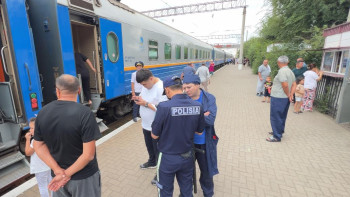 Фотография к новости: «Астана-Алматы» пойызының жолсерігі жұмыстан шеттетілді