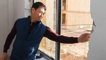 Фотография к новости: Мектептегі жемқорлық: Әкім директорлар мен оның артында тұрғандарды тексеретінін айтты