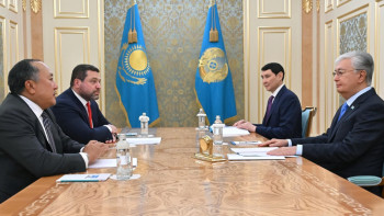 Фотография к новости: Тоқаев Вячеслав Ким мен Михаил Ломтадзені қабылдады