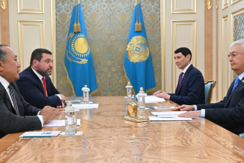 Фотография к новости: Тоқаев Вячеслав Ким мен Михаил Ломтадзені қабылдады