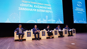 Фотография к новости: «Digital Kazakhstan: заманауи білім беру»: педагогтердің Тамыз саммиті аяқталды