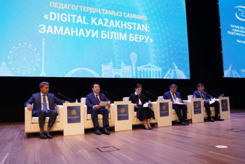 Фотография к новости: «Digital Kazakhstan: заманауи білім беру»: педагогтердің Тамыз саммиті аяқталды