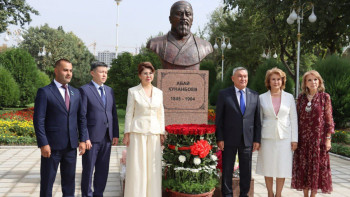 Фотография к новости: Душанбеде қазақтың ұлы ақыны және ойшылы Абайдың бюсті ашылды