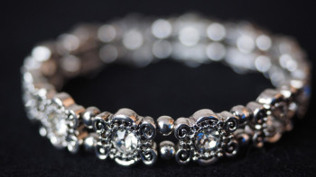 Фотография к новости: Астаналық бұрынғы қызының қымбат білезігін ұрлап кеткен