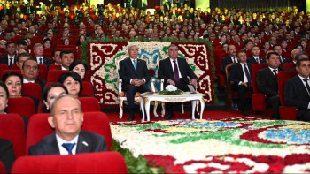 Фотография к новости: Тоқаев пен Рахмон салтанатты концертті тамашалады