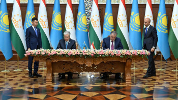 Фотография к новости: Душанбеде екі ел арасында 15-тен астам құжатқа қол қойылды