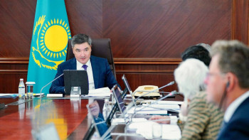 Фотография к новости: Бектенов нарықты талдауды және жаңа ұсыныстарды әзірлеуді тапсырды