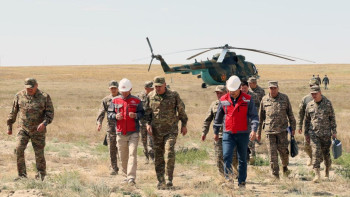 Фотография к новости: Қорғаныс министрі Ақтөбе гарнизонында жұмыс сапарымен болды