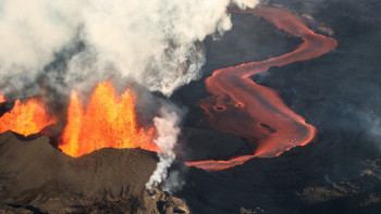 Фотография к новости: Исландияда жанартау атқылап жатыр