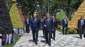 Фотография к новости: Тоқаев Тәжікстанның ұлттық тағамдарынан дәм татты