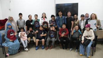 Фотография к новости: «Мектепке жол»: астаналық балаларға оқу сөмкелері таратылды