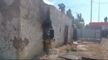 Фотография к новости: Қызылордада ТЖМ өрт сөндірушілері жеке тұрғын үйді өрттен қорғап қалды