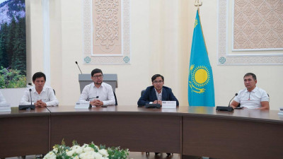 Жетісуда «Алқа» жастар әдеби клубының көшпелі отырысы өтті