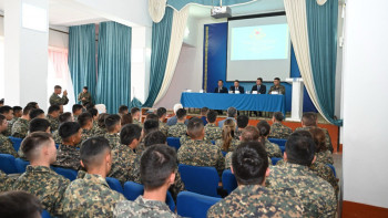 Фотография к новости: Сенатор әскери бөлім сарбаздарымен кездесті