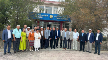 Фотография к новости: Сенатор Атырау тұрғындарын алаңдатқан мәселелерді талқылады