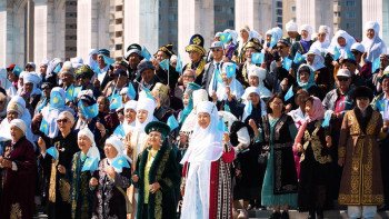 Фотография к новости: Елордада өткен флешмобқа 500-ден астам ардагер қатысты