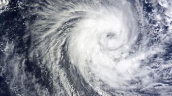 Фотография к новости: Жапонияда тайфунға байланысты 230-ден астам әуе рейсі тоқтатылды