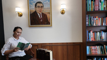 Фотография к новости: Кітапхана директоры: Қазір кітап оқу жастар арасында кең үрдіске айналып келеді