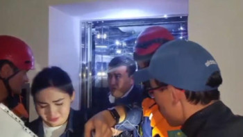 Фотография к новости: Астанада төрт адам лифтте қамалып қалды