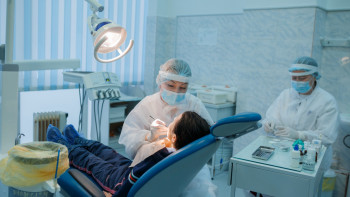 Фотография к новости: Зейнетақы жинақтарынан тіс емдеу. ДСМ ережелерді қатаңдатты