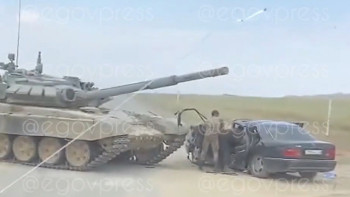 Фотография к новости: Жамбыл облысында әскери танк жеңіл көлікпен соқтығысты