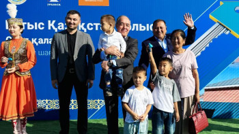 Фотография к новости: Оралда су тасқынынан зардап шеккен тұрғындарға 375 үйдің кілті табысталды