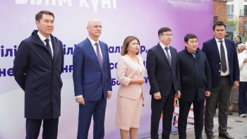 Фотография к новости: Роман Скляр жайлы мектептің ашылу салтанатына қатысты