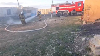 Фотография к новости: Қостанайлық өрт сөндірушілер өрттен газ баллонын шығарды